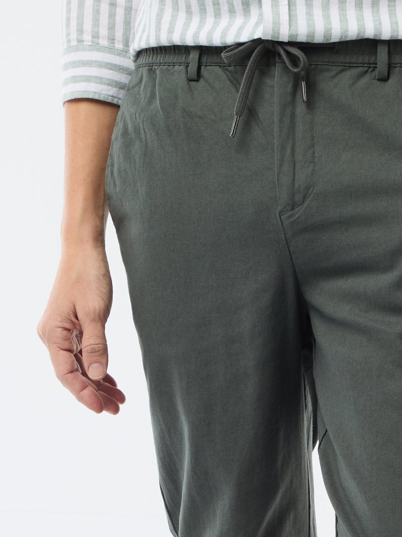 Pantalón chino regular de lino mezclado Verde - Kiabi
