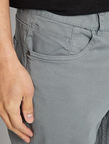 Pantalón chino slim con 5 bolsillos - L32