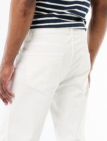 Pantalón chino slim con 5 bolsillos - L32