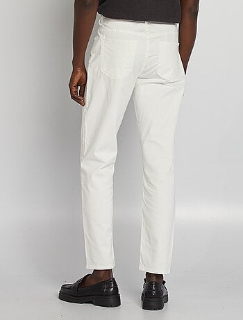 Pantalón chino slim con 5 bolsillos - L32