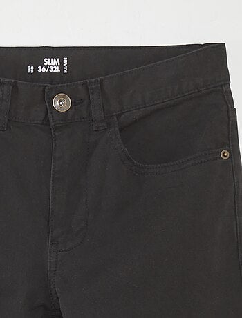 Pantalón chino slim con 5 bolsillos - L32