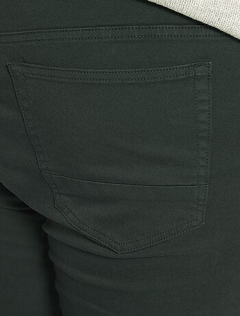Pantalón con 5 bolsillos fitted L34
