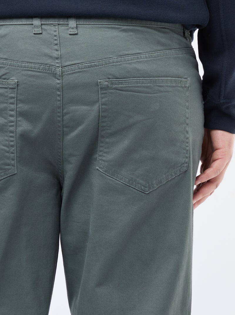 Pantalón con 5 bolsillos fitted L34 Verde - Kiabi