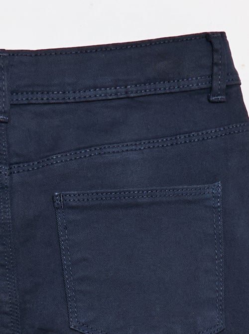 Pantalón con bajo deshilachado - Kiabi