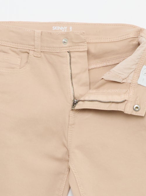 Pantalón con bajo deshilachado - Kiabi