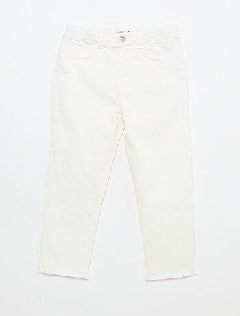 Pantalón con bajo deshilachado