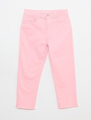 Pantalón con bajo deshilachado