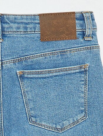 Pantalón con bolsillos con solapa - corte + cómodo
