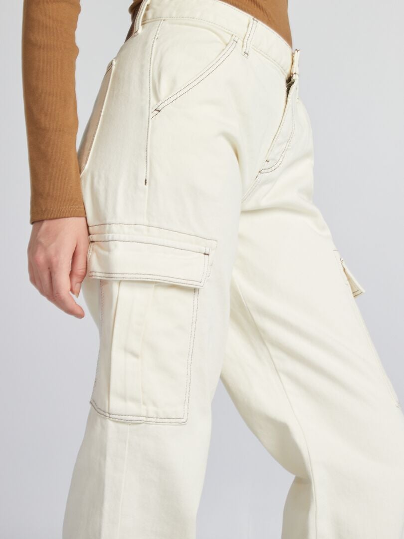 Pantalón con bolsillos con solapa BLANCO - Kiabi