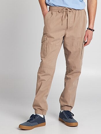 Pantalón con bolsillos en los laterales