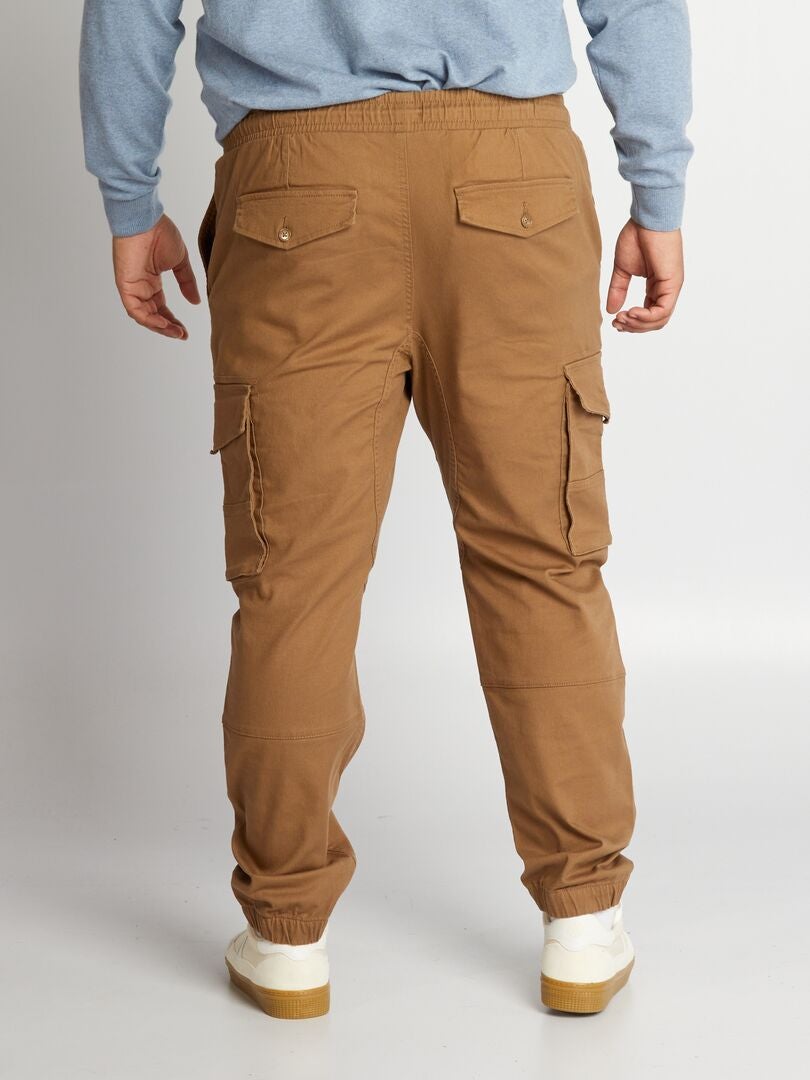 Pantalón con bolsillos en los laterales MARRON - Kiabi