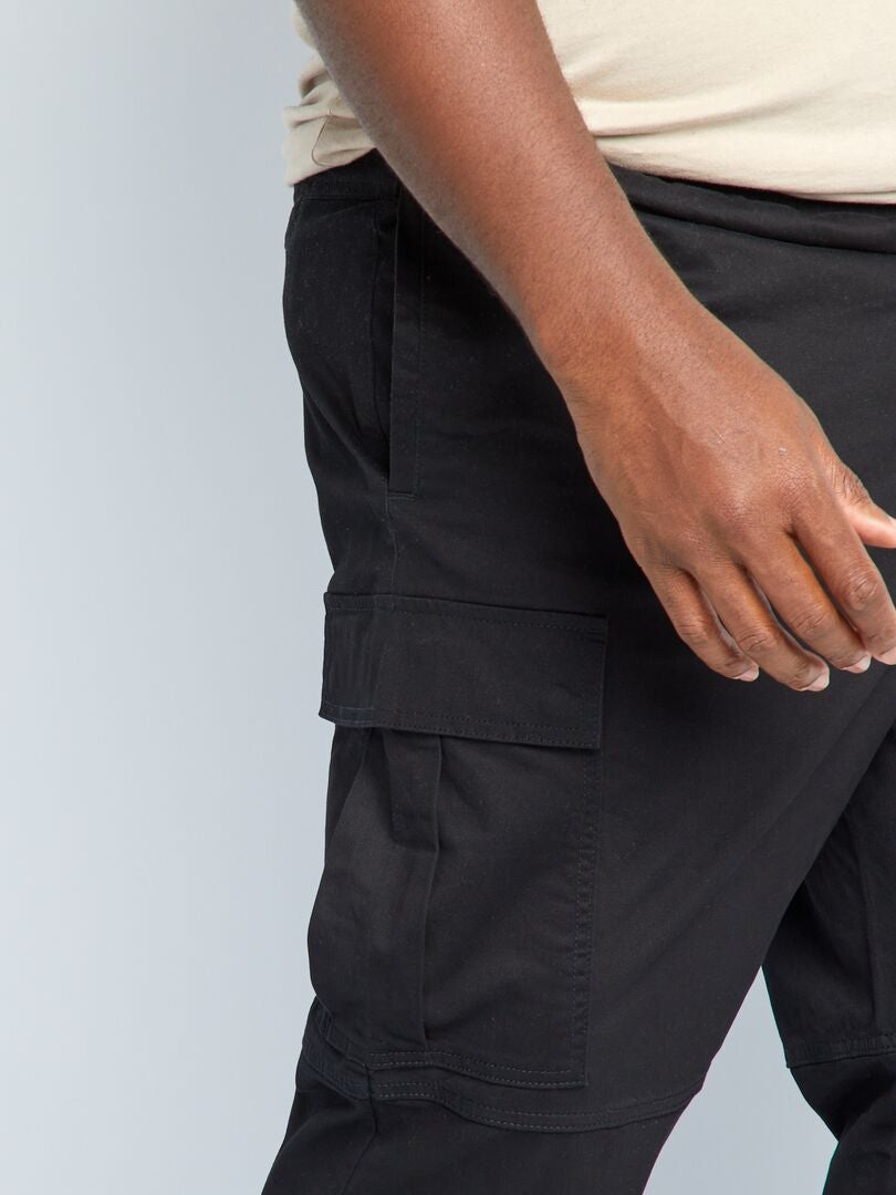 Pantalón con bolsillos en los laterales negro - Kiabi