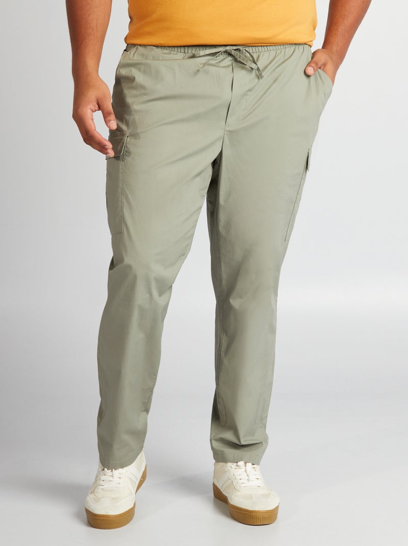 Pantalón con bolsillos en los laterales VERDE - Kiabi