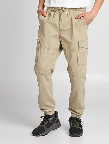 Pantalón con bolsillos en los laterales