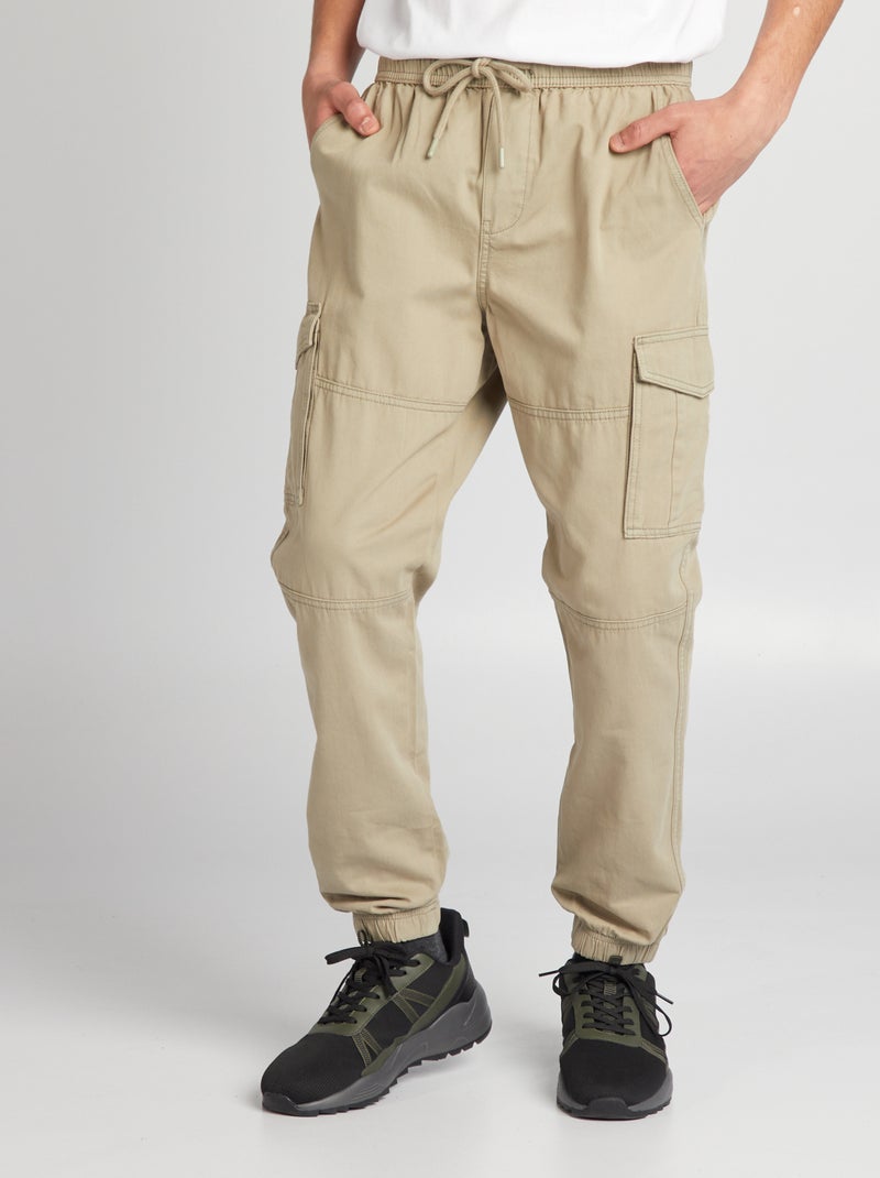 Pantalón con bolsillos en los laterales VERDE - Kiabi