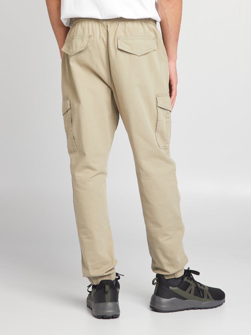 Pantalón con bolsillos en los laterales VERDE - Kiabi