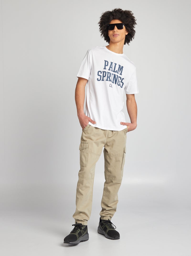 Pantalón con bolsillos en los laterales VERDE - Kiabi