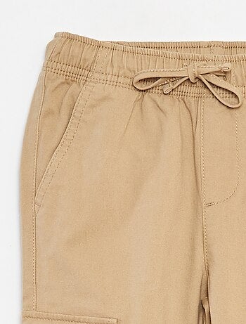 Pantalón con bolsillos y cintura ajustable