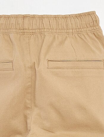 Pantalón con bolsillos y cintura ajustable