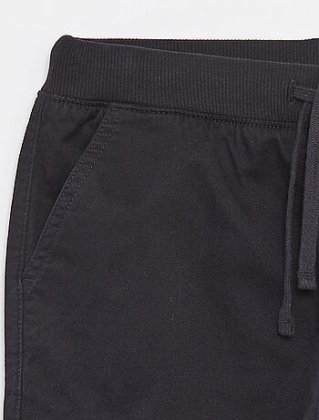 Pantalón con bolsillos y cintura ajustable