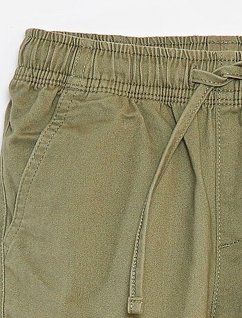 Pantalón con bolsillos y cintura ajustable
