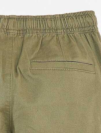 Pantalón con bolsillos y cintura ajustable