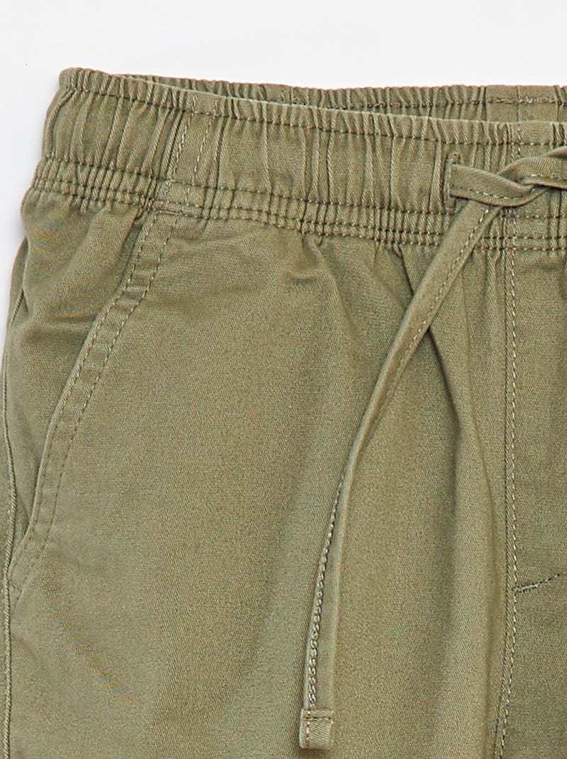 Pantalón con bolsillos y cintura ajustable Verde - Kiabi