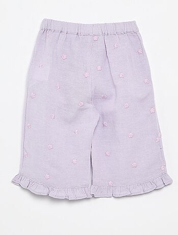 Pantalón con bordados de flores