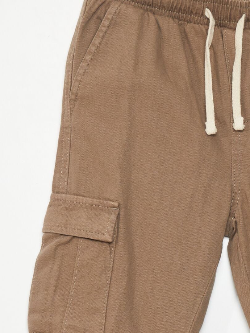 Pantalón con cintura elástica y bolsillos castaño ceniciento - Kiabi