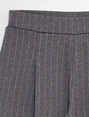 Pantalón con corte ancho de rayas