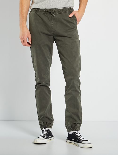 Pantalón con corte slim - KAKI - Kiabi - 18.00€