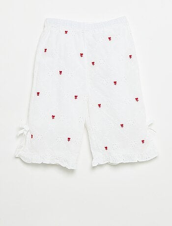 Pantalón con lazos decorativos y bordados ingleses