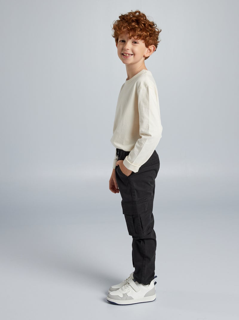 Pantalón con múltiples bolsillos - Corte más ajustado negro - Kiabi