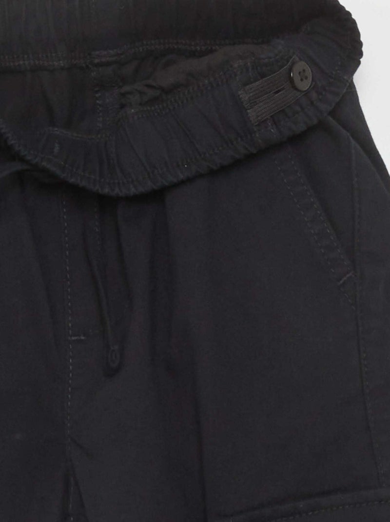 Pantalón con múltiples bolsillos - Corte más ajustado negro - Kiabi