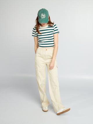 Pantalón con múltiples bolsillos