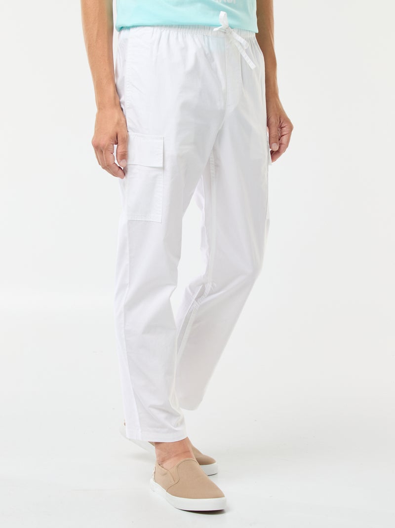 Pantalón con múltiples bolsillos con cintura elástica + cordones blanco - Kiabi