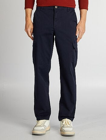 Pantalón con múltiples bolsillos corte recto