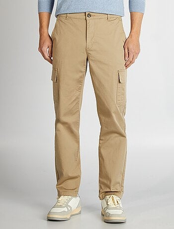 Pantalón con múltiples bolsillos corte recto