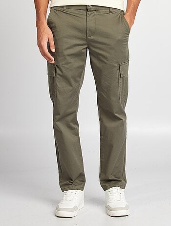 Pantalón con múltiples bolsillos corte recto