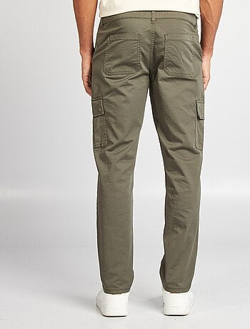 Pantalón con múltiples bolsillos corte recto