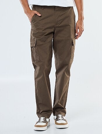Pantalón con múltiples bolsillos corte recto