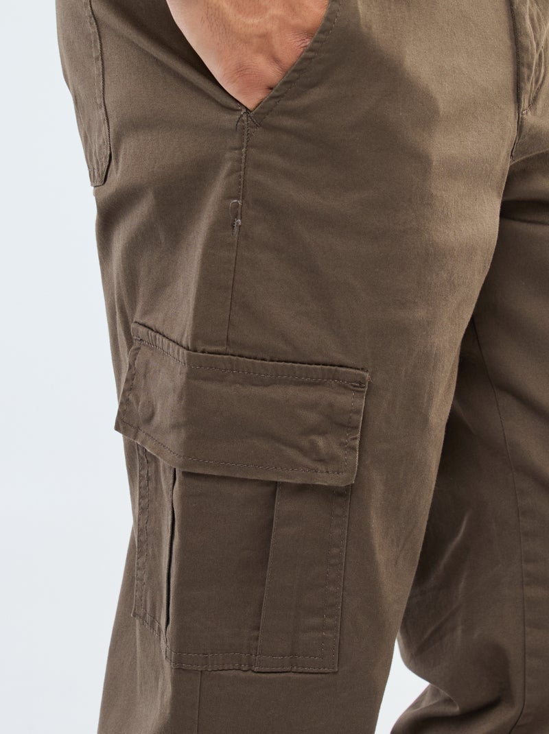 Pantalón con múltiples bolsillos corte recto Marron - Kiabi