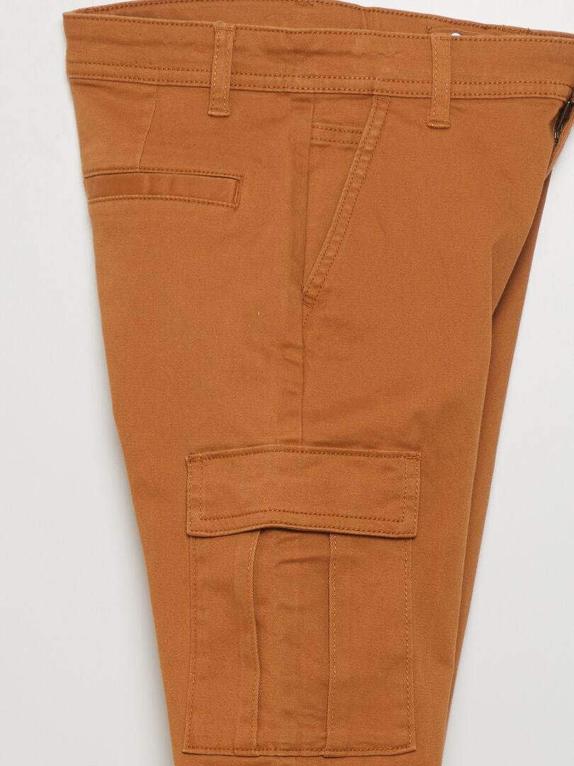 Pantalón con múltiples bolsillos Marrón - Kiabi