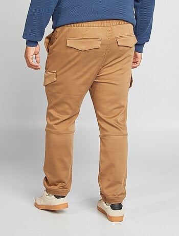 Pantalón con múltiples bolsillos