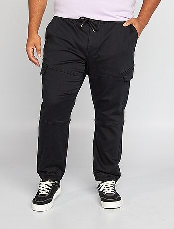 Pantalón con múltiples bolsillos