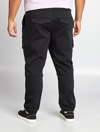 Pantalón con múltiples bolsillos
