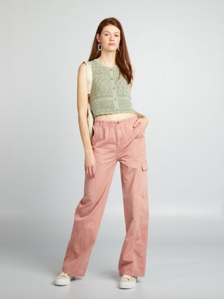 Pantalón con múltiples bolsillos