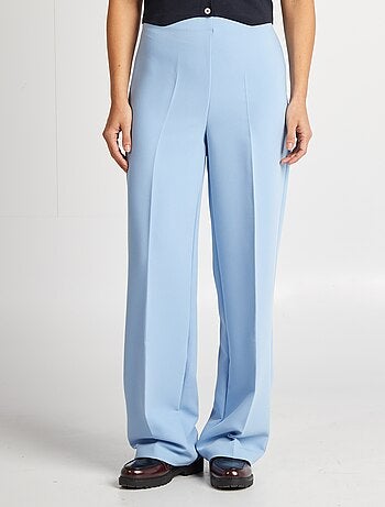 Pantalón con pinzas de corte recto