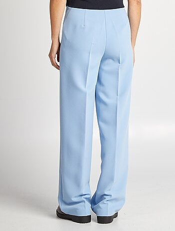 Pantalón con pinzas de corte recto