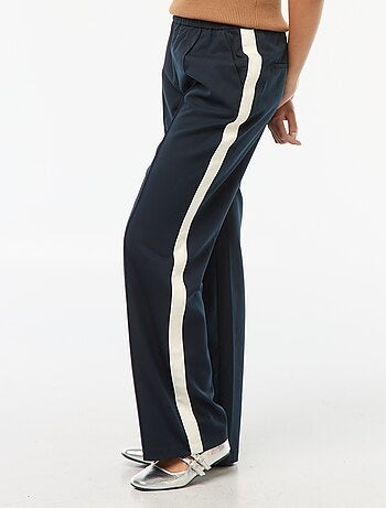 Pantalón con pinzas y bandas laterales